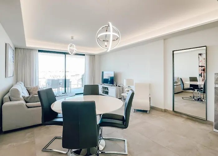 Infinity Centro Эстепона