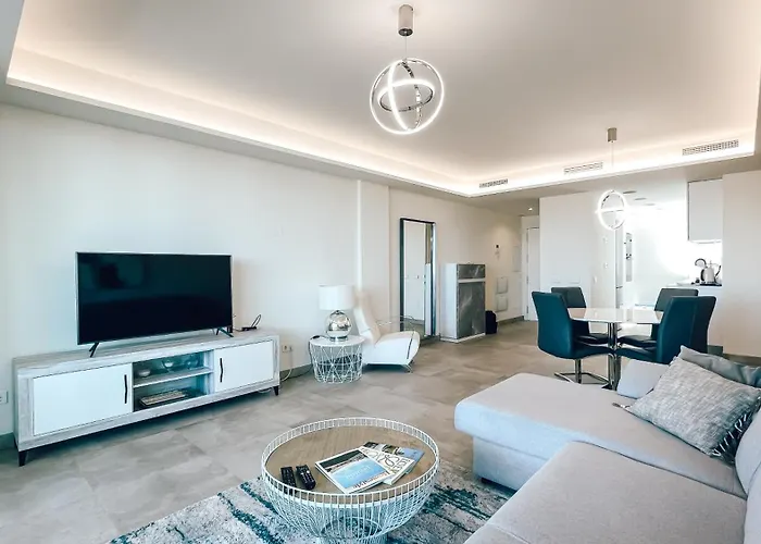 Infinity Centro Эстепона